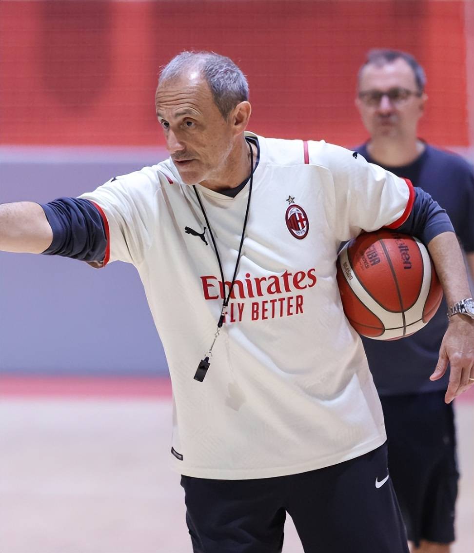 关于AC米兰主帅放话：CBA季后赛抢七大战必胜罗马，内马尔冷笑回应的信息